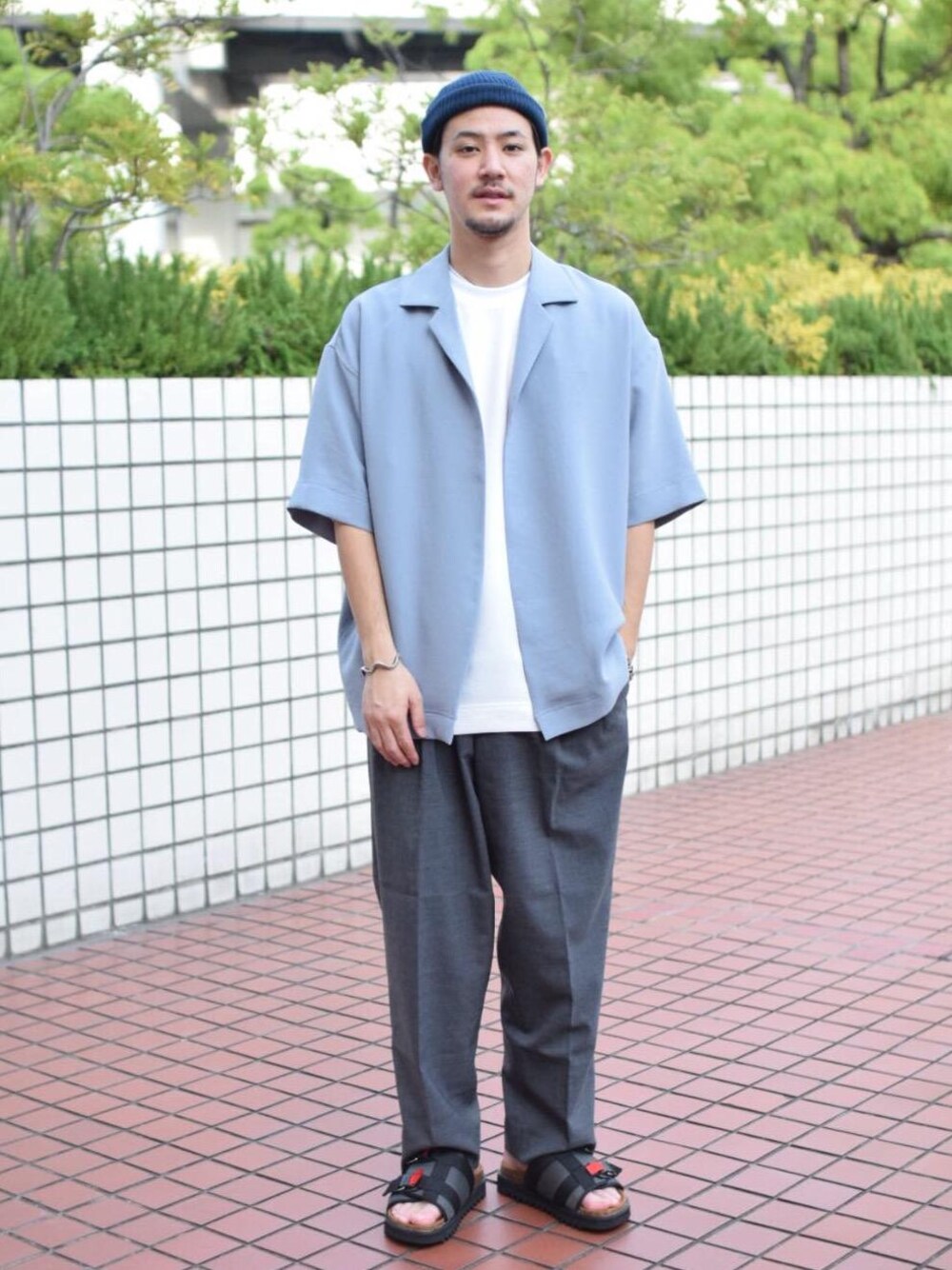 「MONKEY TIMEの＜monkey time＞ PE/AC AZ SHORT BEANIE/ビーニー（ニットキャップ/ビーニー、ブルー系）」を使った、高野 恭平さん（メンズ・177cm）の春コーディネートの1枚目の写真