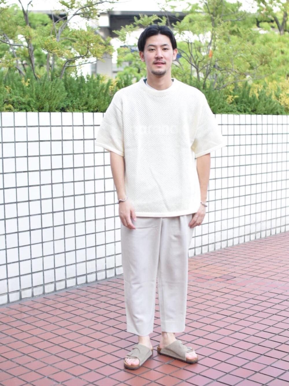 「BIRKENSTOCKの＜BIRKENSTOCK（ビルケンシュトック）＞ ZURICH SB/サンダル ¨（サンダル、ベージュ系）」を使った、高野 恭平さん（メンズ・177cm）の春コーディネートの1枚目の写真