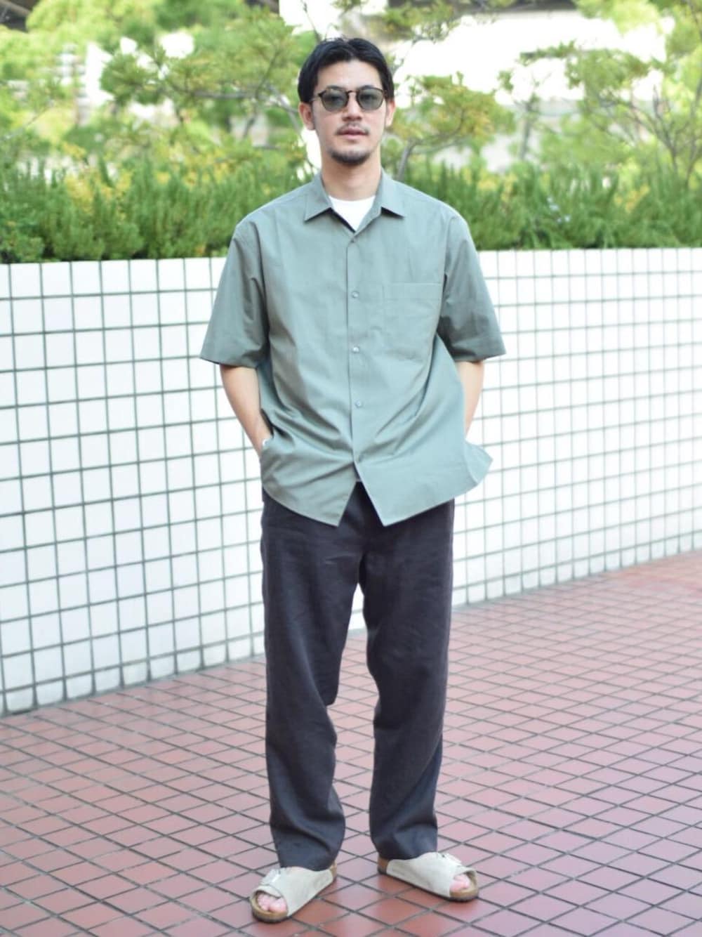 「BLANC..の＜BLANC（ブラン）＞ KEYHOLE BRIDGE サングラス（サングラス、ブラウン系）」を使った、高野 恭平さん（メンズ・177cm）の春コーディネートの1枚目の写真