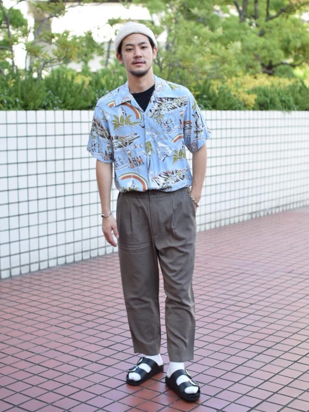 「EXCLUTIVE ITEM STYLE、SUMMER SHIRTS STYLE」｜「BIRKENSTOCKの＜BIRKENSTOCK（ビルケンシュトック）＞【別注】 ARIZONA ビッグバックル†（サンダル、ブラック系）」を使った、高野 恭平さん（メンズ・177cm）の夏コーディネートの1枚目の写真