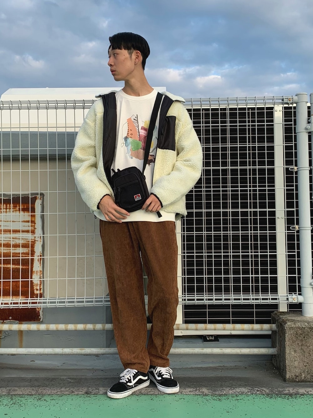 「ボア、コーデュロイ、WEGO、秋冬コーデ、きれいめカジュアル、高身長コーデ」｜「WEGOのWEGO/ボアスタンドブルゾン（ブルゾン、ホワイト系）」を使った、。さん（メンズ・180cm）の秋コーディネートの1枚目の写真