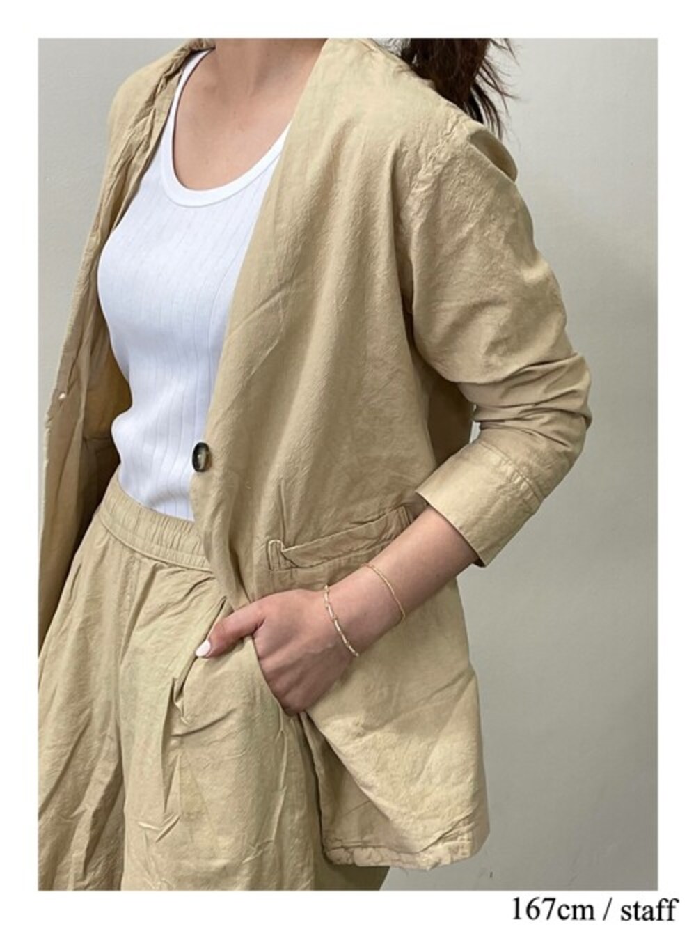 「ジャケット、セットアップ、シンプル、スタッフコーデ、イエロー、ナチュラル、ootd、omnes、オムネス」｜「OMNES Another Editionの製品染め コットンノーカラージャケット（ノーカラージャケット、ベージュ系）」を使った、omnes_staffさん（レディース・167cm）の春コーディネートの1枚目の写真