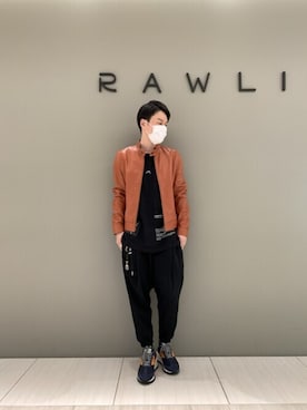 「アイテム（ライダースジャケット、レッド系）」を使った、akihiro_okadaさん（メンズ・175cm）の春コーディネート