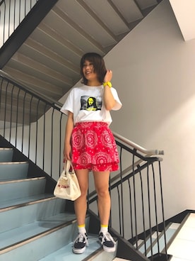 「ペイズリー柄パンツ」｜「アイテム（シューズ）」を使った、林 萌花さん（レディース・159cm）の夏コーディネート