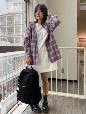 「Dr. Martens（ドクターマーチン）のDr.ﾏｰﾁﾝ　1460　8ホール（ブーツ）」を使った、林 萌花さん（レディース・159cm）の春コーディネート