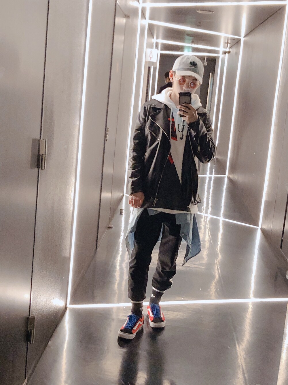 「adidas、adidas originals、ZARA、guess、GU、VANS、street、ライダース」｜「adidas Originalsのアイテム（キャップ、ブルー系）」を使った、Ryotaさん（メンズ・170cm）の秋コーディネートの1枚目の写真