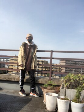 「TOMMY HILFIGER（トミーヒルフィガー）のアイテム（ナイロンジャケット）」を使った、Ryotaさん（メンズ・172cm）の秋コーディネート