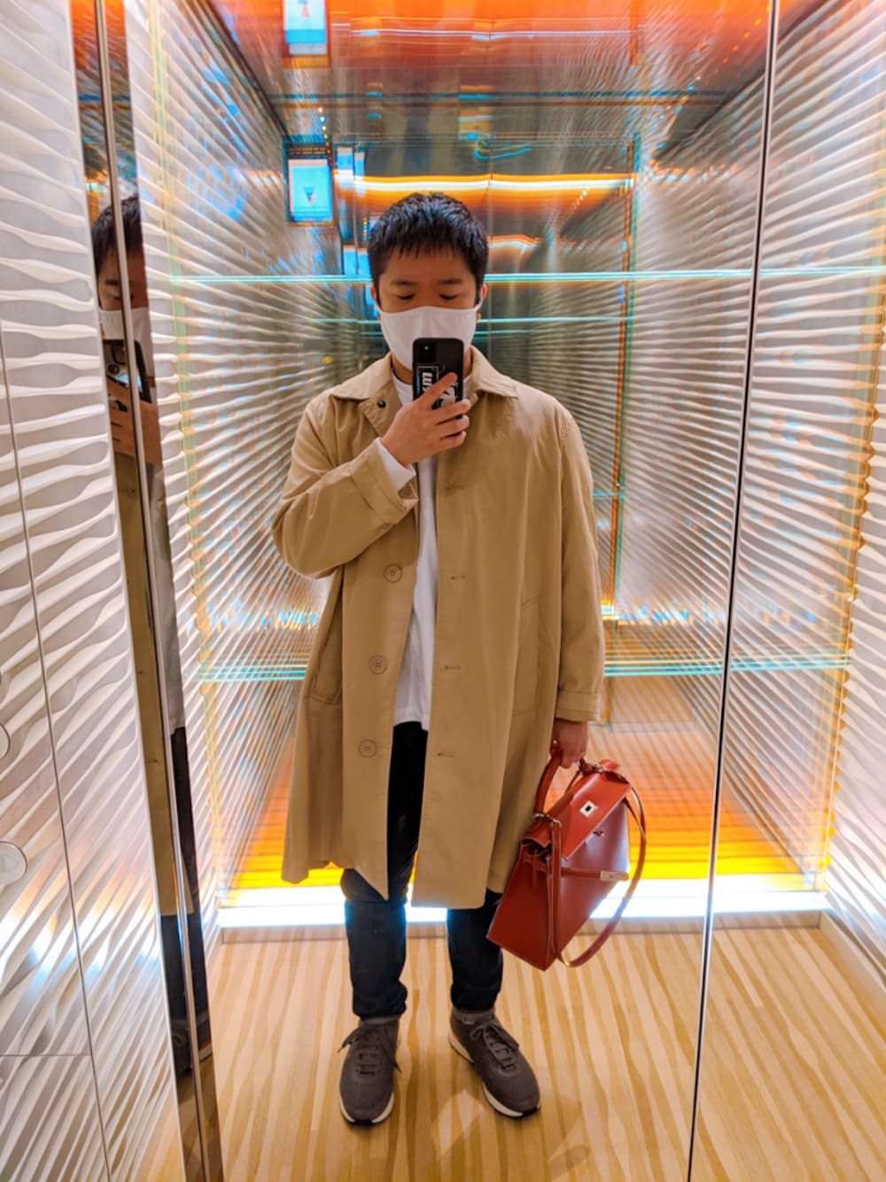 「HERMES、エルメス、ケリー、kelly、今日のコーデ、シンプル、デニム、オトナカジュアル、ファッションの力を信じよう、春コーデ」｜「BEAMSのアイテム（ステンカラーコート、ベージュ系）」を使った、Junさん（メンズ・162cm）の春コーディネートの1枚目の写真