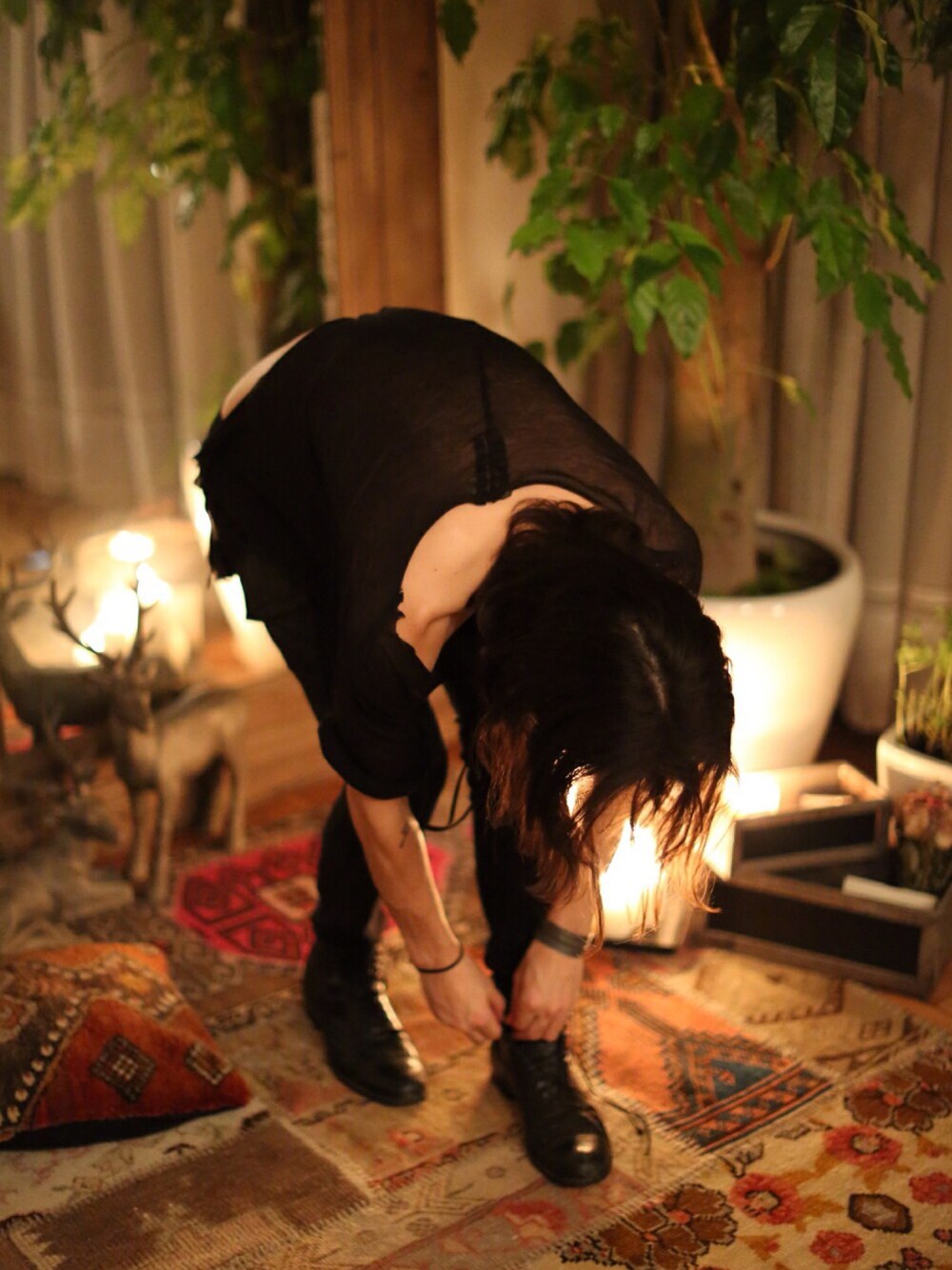 「秋のコーデ、ロングTシャツ、drkshdw、オールブラック、ALL BLACK、black、黒、ダークカラー」｜「VINTAGEのアイテム（ブーツ、ブラック系）」を使った、ミカエルさん（メンズ・177cm）の秋コーディネートの1枚目の写真