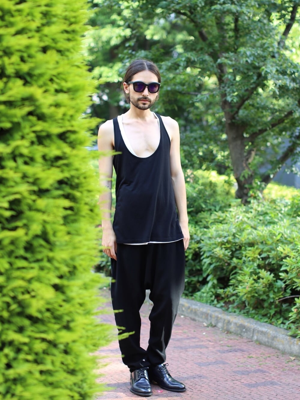 「オールブラック、GIVENCHY、KUBORAUM」｜「GIVENCHYのアイテム（タンクトップ、ブラック系）」を使った、ミカエルさん（メンズ・177cm）の夏コーディネートの1枚目の写真
