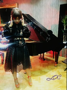 Lolli Ogunさんのコーディネート