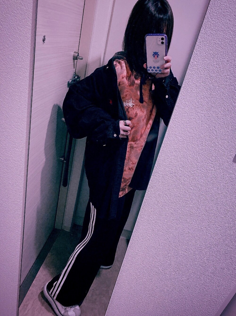「Stussy、adidas、ラルフローレン、黒コーデ、Onitsuka Tiger、リング、蛇、かっこいい、タイダイ柄」｜「POLO RALPH LAURENのアイテム（シャツ/ブラウス、ブラック系）」を使った、れむさん（レディース・155cm）の冬コーディネートの1枚目の写真