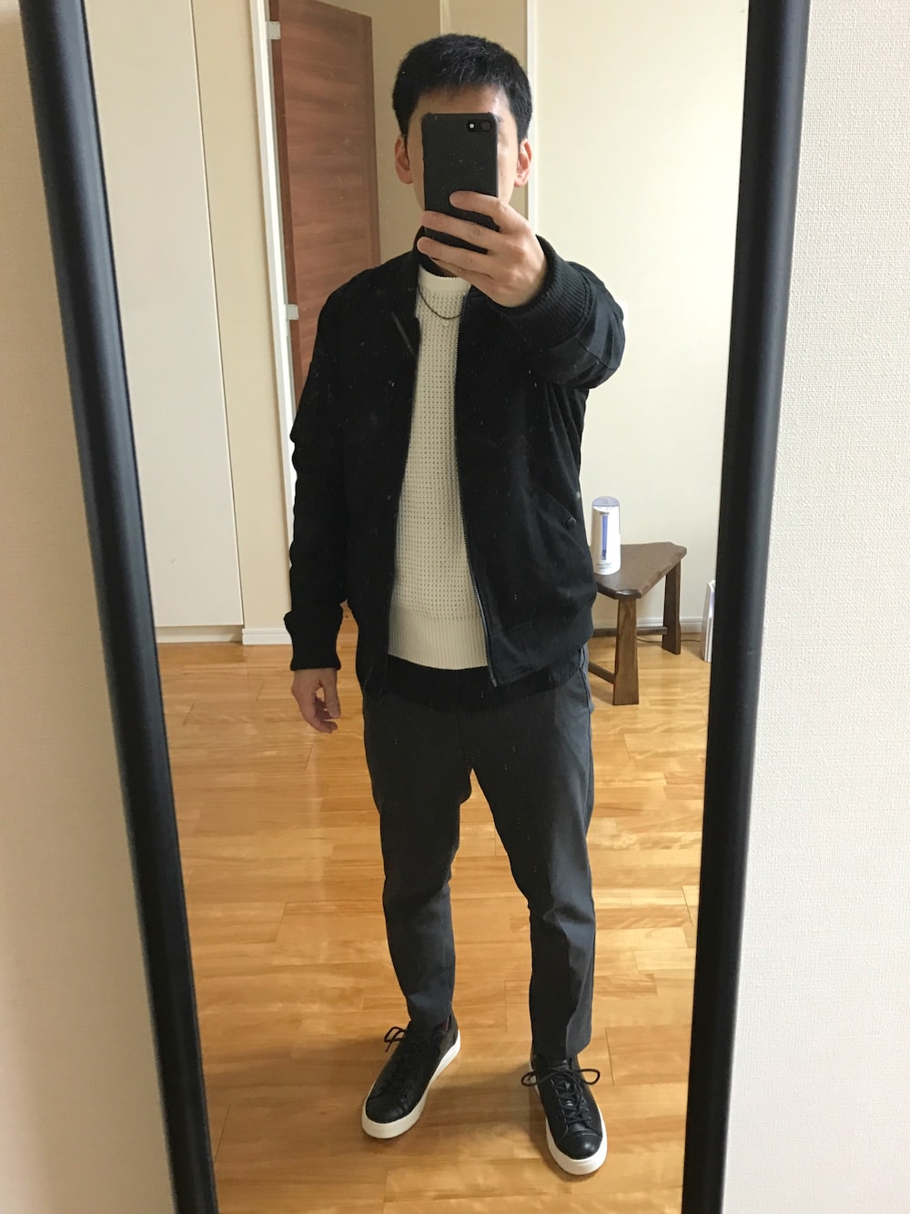 「CAMBIOのアイテム（MA-1、ブラック系）」を使った、ごんピクシーさん（メンズ・172cm）の春コーディネートの1枚目の写真