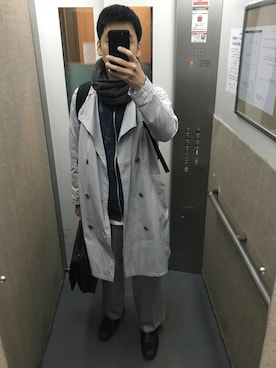 「AZUL by moussy（アズールバイマウジー）のアイテム（トレンチコート）」を使った、ごんピクシーさん（メンズ・172cm）の冬コーディネート