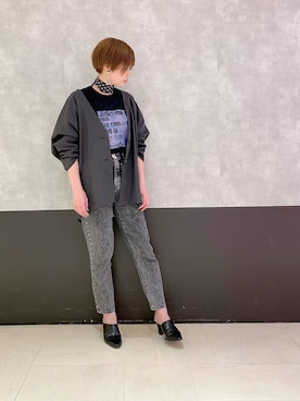 「グラフィックＴ」｜「アイテム（その他アウター）」を使った、ミラさん（レディース・162cm）の春コーディネート
