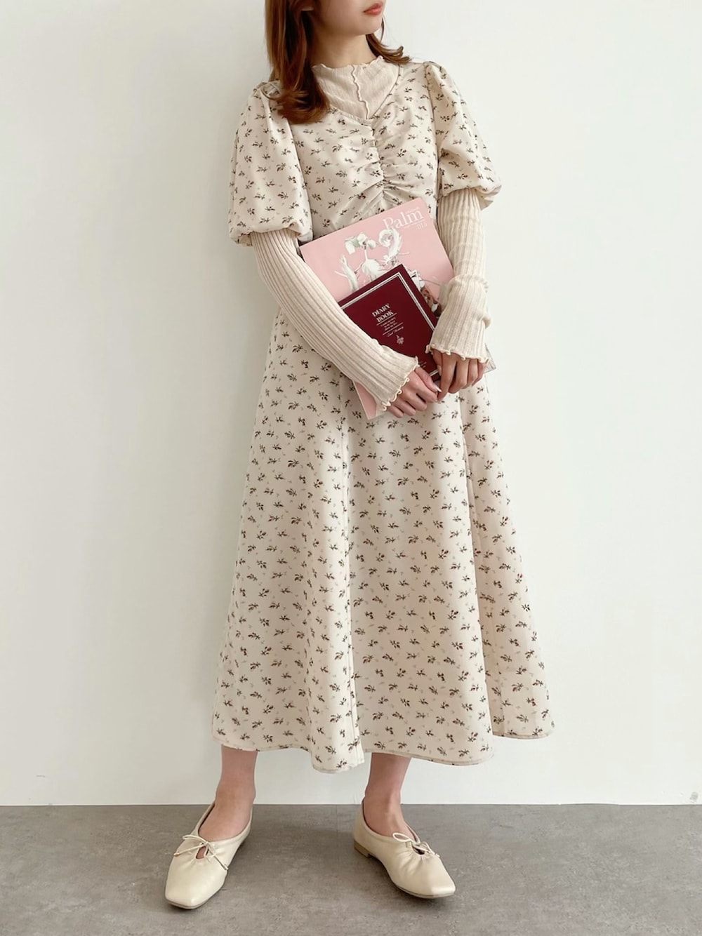 「ワンピース、ワントーンコーデ、花柄ワンピース、シアー、大人ガーリー、淡色コーデ、シースルートップス」｜「SLURRのWリボン花柄フロントシャーリングワンピース（ワンピース、その他）」を使った、SLURR(スラー)OFFICIALさん（レディース・156cm）の春コーディネートの1枚目の写真