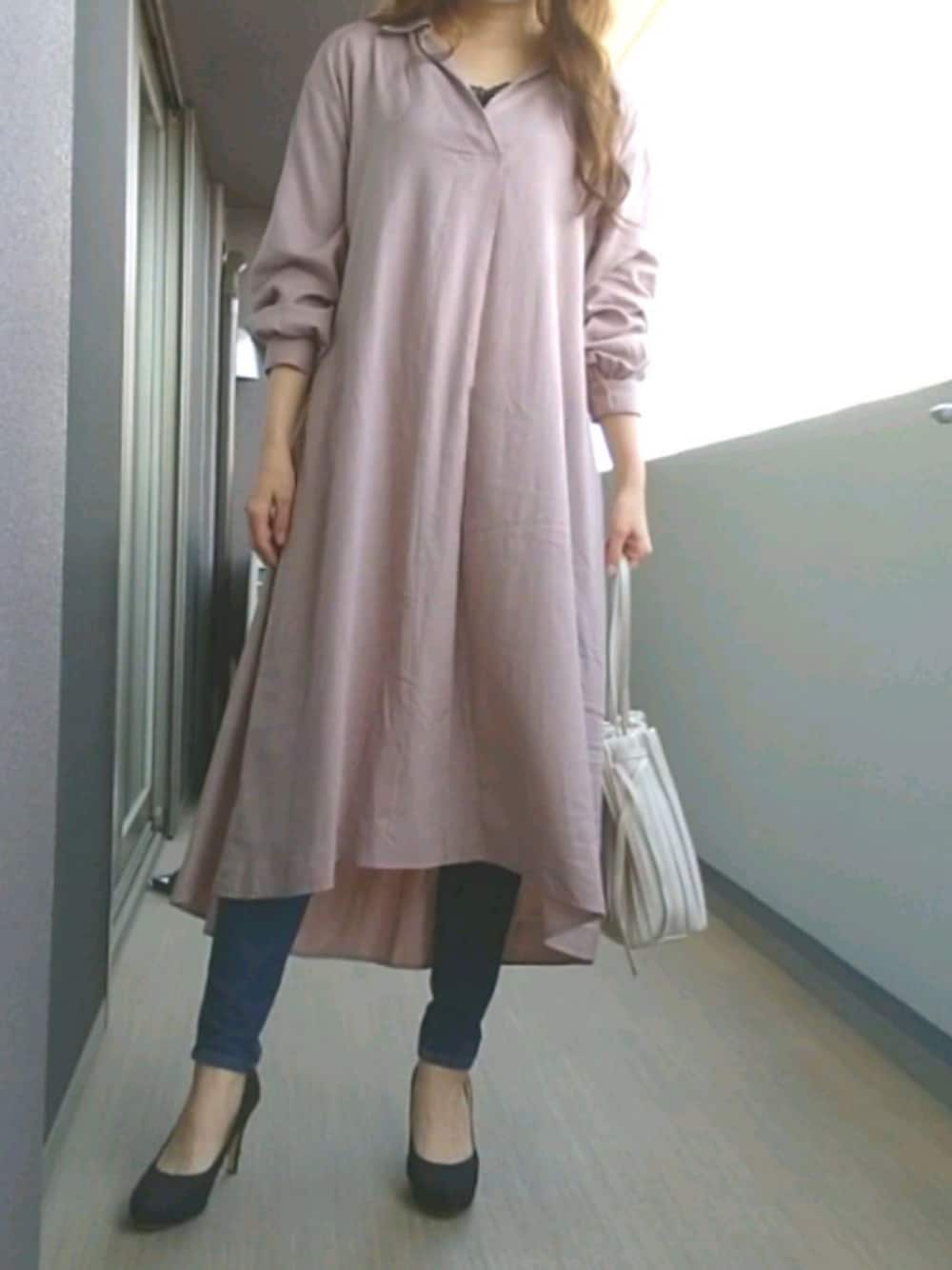「シャツワンピ、シャツワンピース、プリーツバッグ、黒パンプス、スキニーデニム、スキニー」｜「ESPERANZAのESPERANZA(エスペランサ)レースコンビインストームパンプス（パンプス、ブラック系）」を使った、りりぃさん（レディース・168cm）の春コーディネートの1枚目の写真
