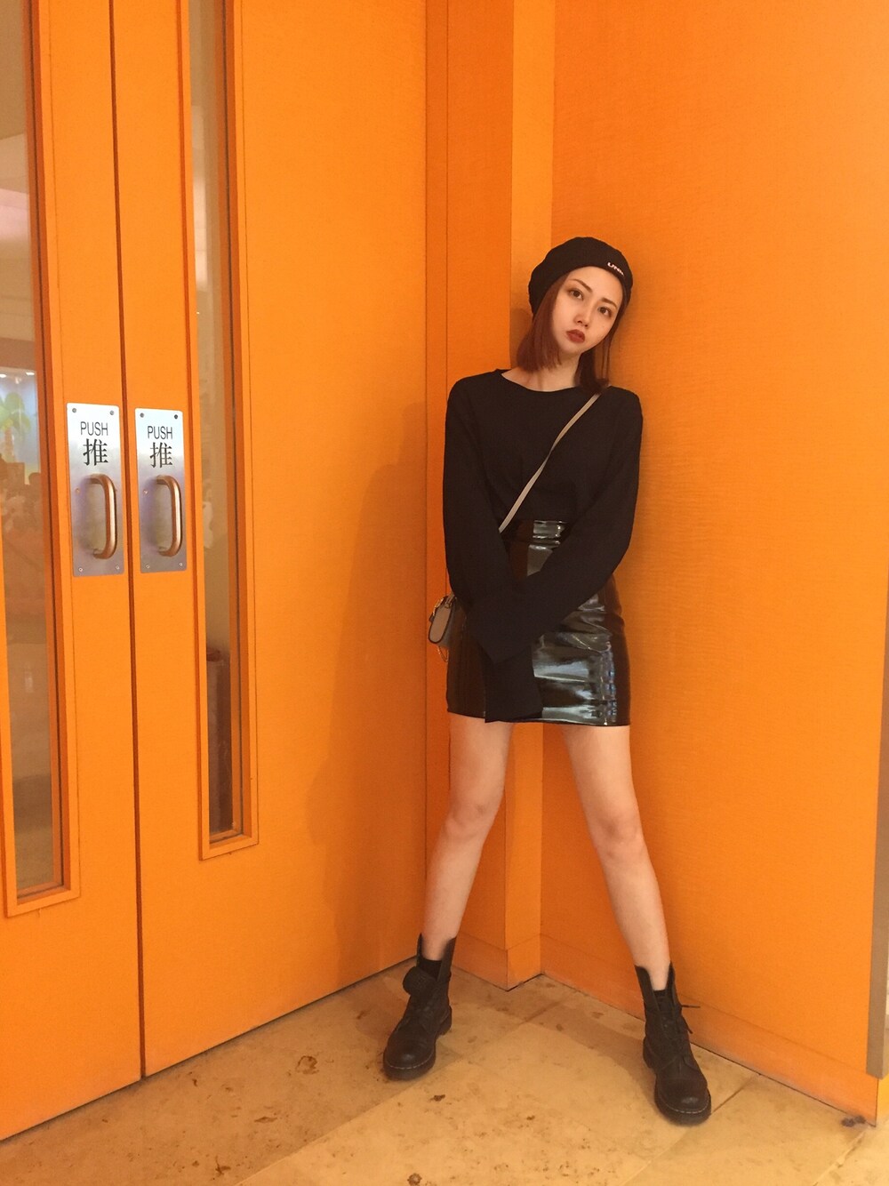 「Chloeのアイテム（バッグ、グレー系）」を使った、HwangJeongHeeさん（レディース・167cm）の秋コーディネートの1枚目の写真