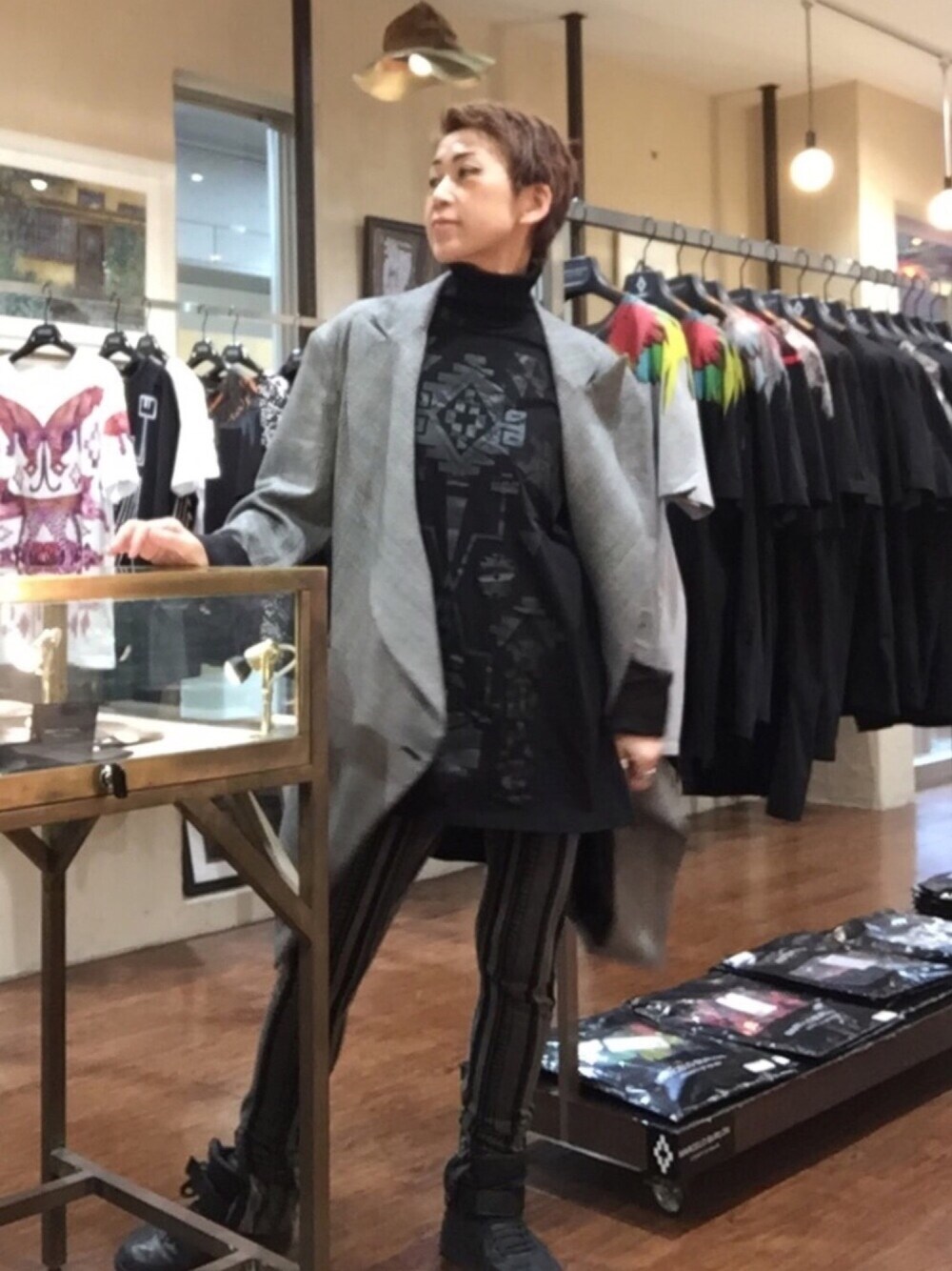「RINGselectshop、MARCELO BURLON、marceloburlon」｜「MARCELO BURLONのアイテム（Tシャツ/カットソー、ブラック系）」を使った、MizueTakahashiさん（レディース・165cm）の春コーディネートの1枚目の写真