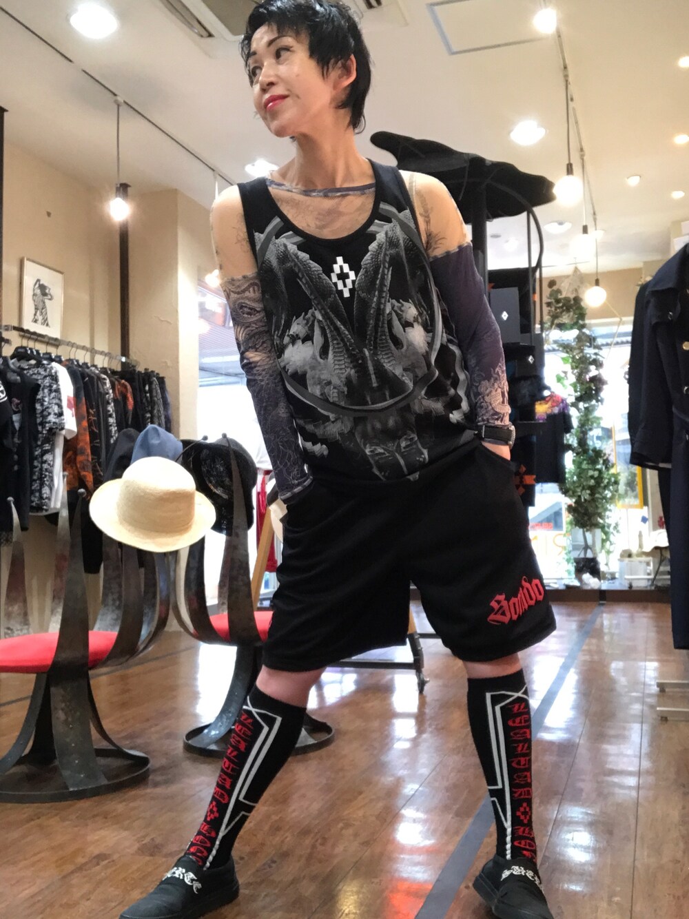 「RINGselectshop、MARCELO BURLON、マルセロバーロン、カジュアルコーデ、夏、タンクトップ、ハーフパンツ、かっこいい、marceloburlon」｜「MARCELO BURLONのアイテム（Tシャツ/カットソー、ブラック系）」を使った、MizueTakahashiさん（レディース・165cm）の春コーディネートの1枚目の写真