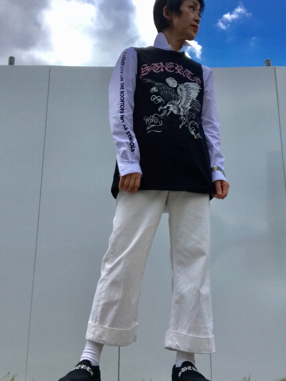 「RINGselectshop、SENDAI、MARCELO BURLON、オトナカジュアル、パンツスタイル」｜「EACH×OTHERのアイテム（シャツ/ブラウス、ホワイト系）」を使った、MizueTakahashiさん（レディース・165cm）の夏コーディネートの1枚目の写真