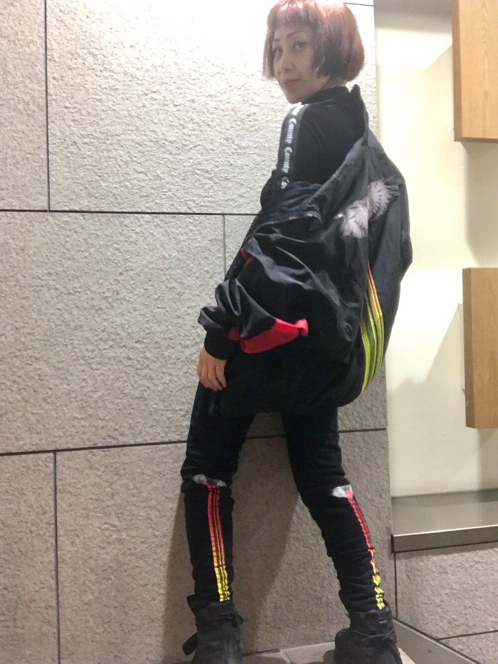「MARCELO BURLONのアイテム（ジャージ、ブラック系）」を使った、MizueTakahashiさん（レディース・165cm）の秋コーディネートの1枚目の写真