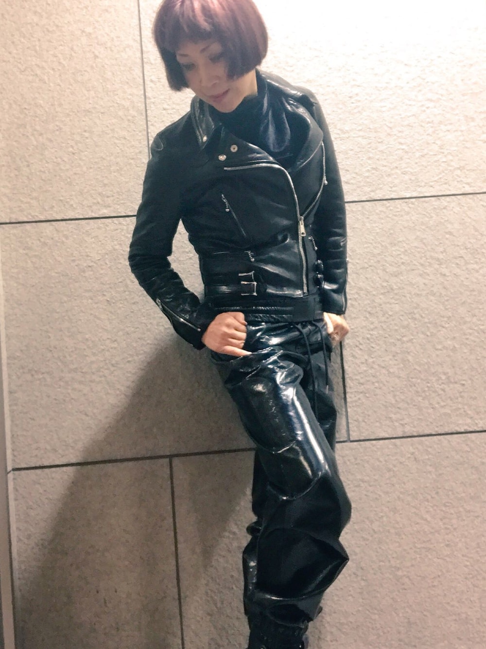 「Lewis Leathersのアイテム（ライダースジャケット、ブラック系）」を使った、MizueTakahashiさん（レディース・165cm）の秋コーディネートの1枚目の写真