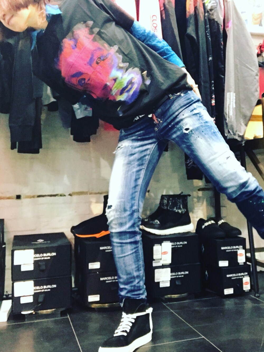 「カジュアル」｜「DSQUARED2のアイテム（デニムパンツ、ブルー系）」を使った、MizueTakahashiさん（レディース・165cm）の春コーディネートの1枚目の写真