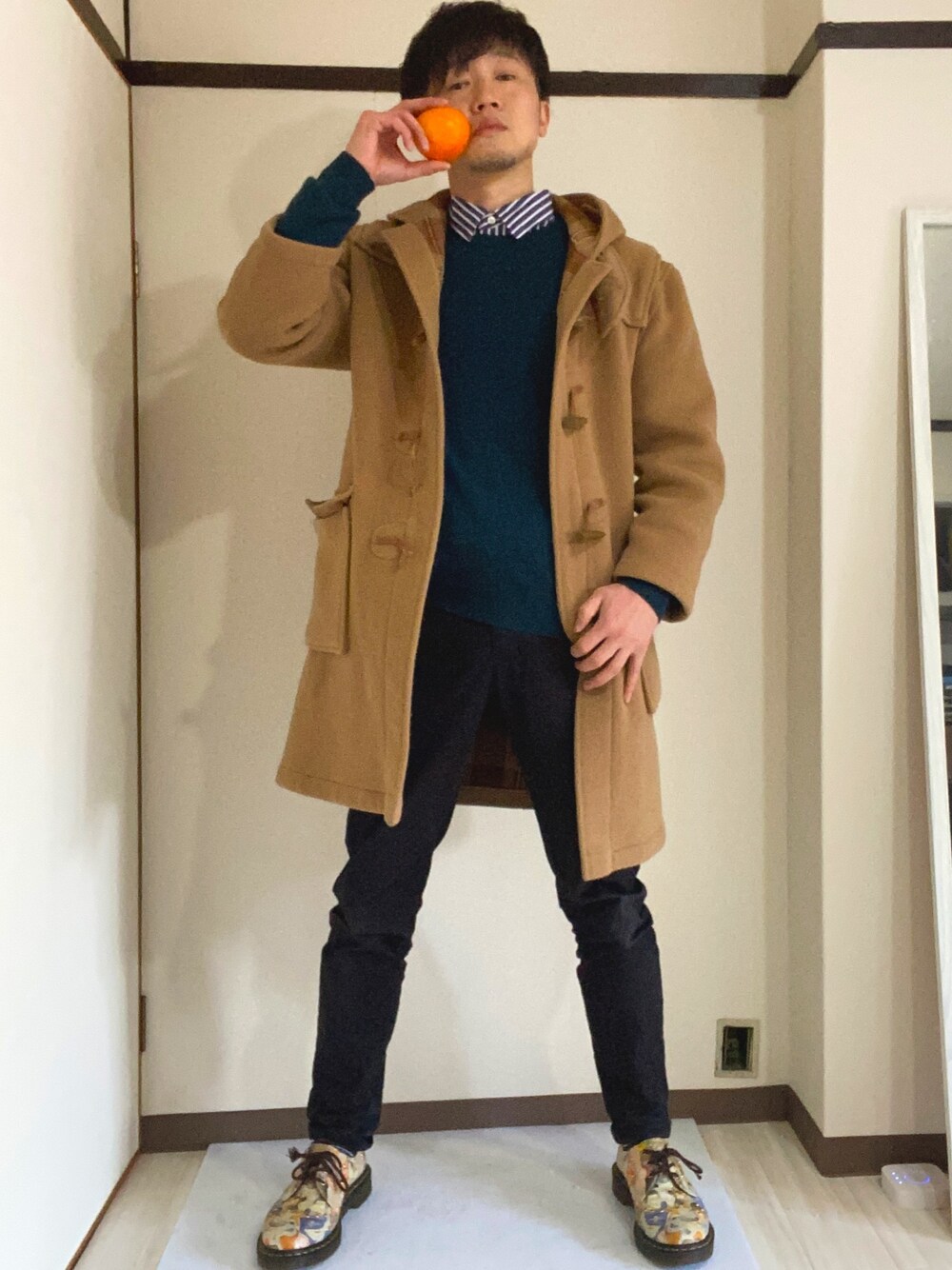 「今日のコーデ、ファストファッション、ユニクロ、クルーネックニット、ダッフルコート、私の推しブランド、Dr.Martens、いいね、save、フォローお願いします🤑」｜「Gloverallのアイテム（ダッフルコート、ベージュ系）」を使った、yu-shindoさん（メンズ・168cm）の冬コーディネートの1枚目の写真