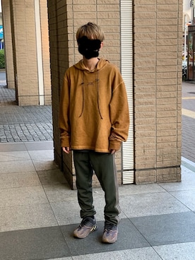 「Yeezy（イージー）のアイテム（パンツ）」を使った、r.mさん（メンズ・162cm）の春コーディネート