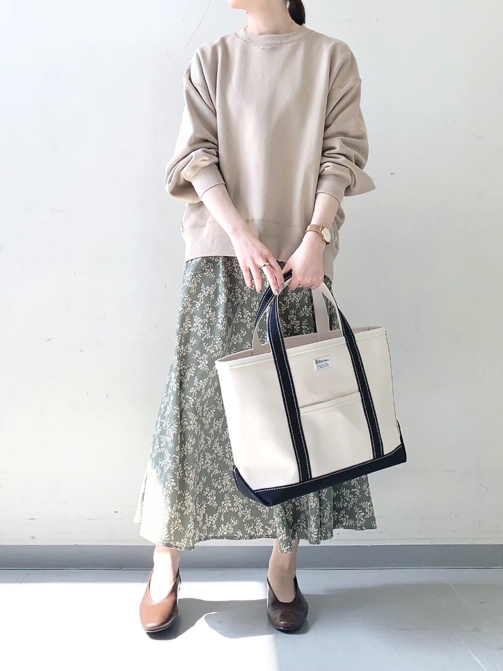 「アーバンリサーチドアーズ、URBAN RESEARCH DOORS、orcival、スウェット、花柄スカート、ミントグリーン、スウェット×スカート」｜hollyさん（レディース・160cm）の春コーディネートの1枚目の写真