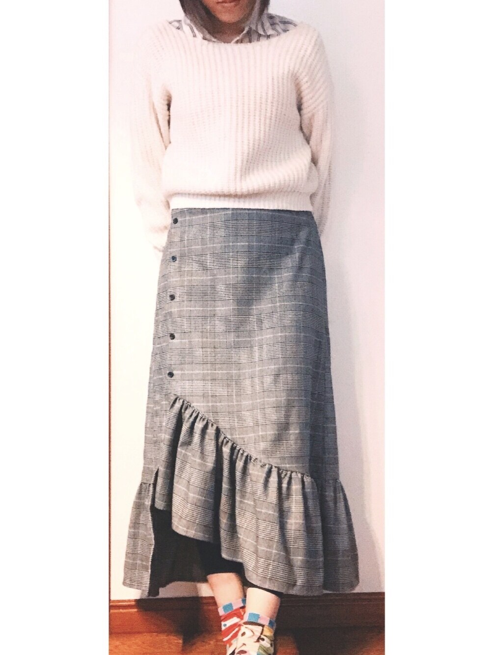 「GRLのアイテム（シャツ/ブラウス、ホワイト系）」を使った、𝔸𝕤𝕒𝕞𝕚.さん（レディース・157cm）の冬コーディネートの1枚目の写真