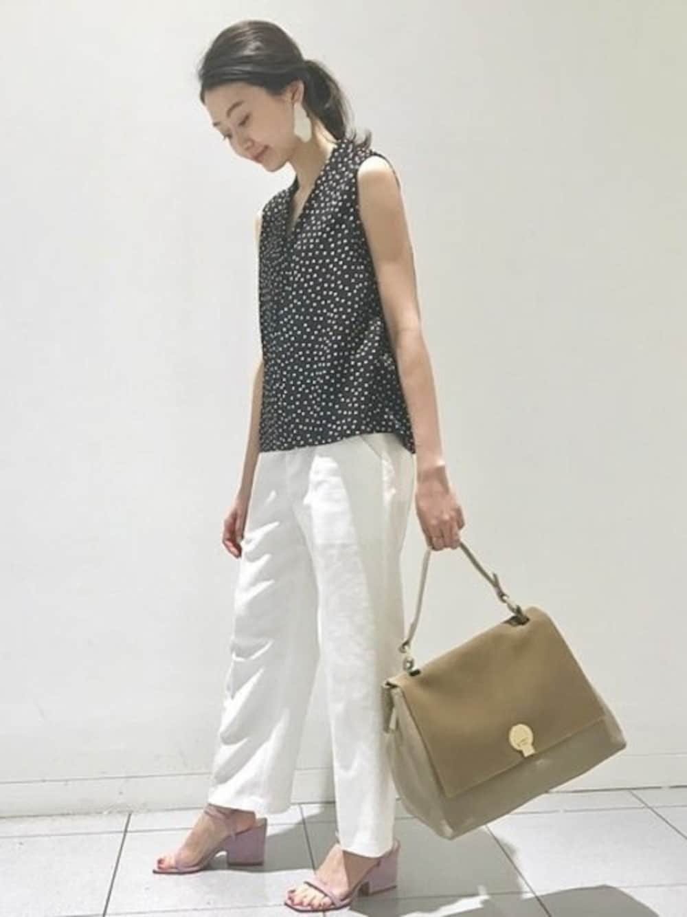まめ♡ NOBLE Vカラースリーブレスブラウス Noble（ノーブル）の「Vカラースリーブレスブラウス◇（シャツ