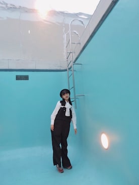 「Little sunny bite（リトルサニーバイト）のアイテム（オールインワン・サロペット）」を使った、栗藤勺さん（レディース・169cm）の冬コーディネート