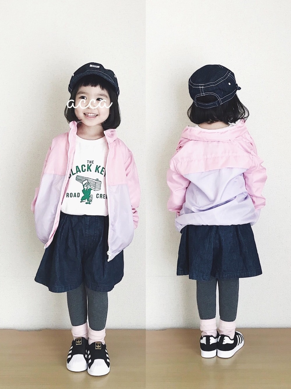 ホワイト系のTシャツ/カットソー、ピンク系のナイロンジャケット、ブルー系のスカートを着用したキッズの春コーディネートの1枚目の写真