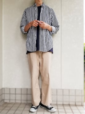 「H&M（エイチ・アンド・エム）のアイテム（シャツ/ブラウス、ホワイト系）」を使った、しまひろさん（メンズ・180cm）の春コーディネート
