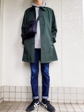 「緑」｜「アイテム（ステンカラーコート）」を使った、しまひろさん（メンズ・180cm）の秋コーディネート