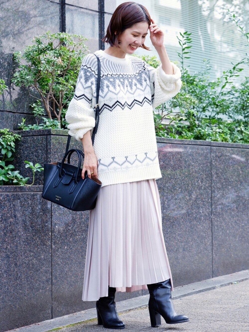 「プリーツスカート、allureville、フェアアイルニット、アルアバイル(allureville)、アルアバイル、CHRISTIAN VILLA、別注」｜「allurevilleのフェアアイルチュニック（ニット/セーター、ホワイト系）」を使った、tanakaさん（レディース・159cm）の秋コーディネートの1枚目の写真