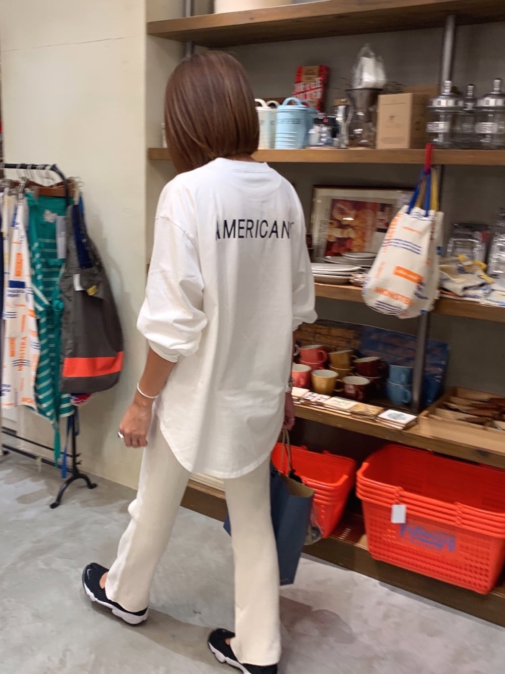 「シンプルコーデ、オトナカジュアル、パンツスタイル、ゆるコーデ、スポーツミックス、エアリフト、ラフ、ママコーデ」｜「CANAL JEANのRED CHOP WORKS(レッドチョップワークス) ハニカムサーマルパンツ（その他パンツ、ベージュ系）」を使った、kayoさん（レディース・164cm）の春コーディネートの1枚目の写真