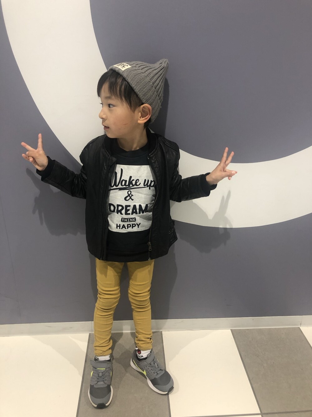 「おしゃれさんと繋がりたい、kids、男の子コーデ、ライダース、スキニーデニム、キッズコーデ、キッズファッション」｜「BREEZEのアイテム（その他トップス、ブラック系）」を使った、ともはるさん（キッズ・120cm）の冬コーディネートの1枚目の写真