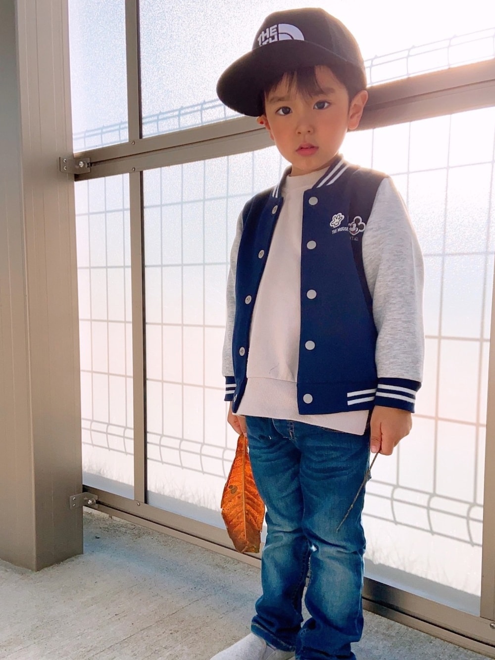 「スタジャン、4歳、キッズコーデ、キャップ、ノースフェイス」｜「UNIQLOのアイテム（スタジャン、ブルー系）」を使った、takumiさん（キッズ・110cm）の春コーディネートの1枚目の写真