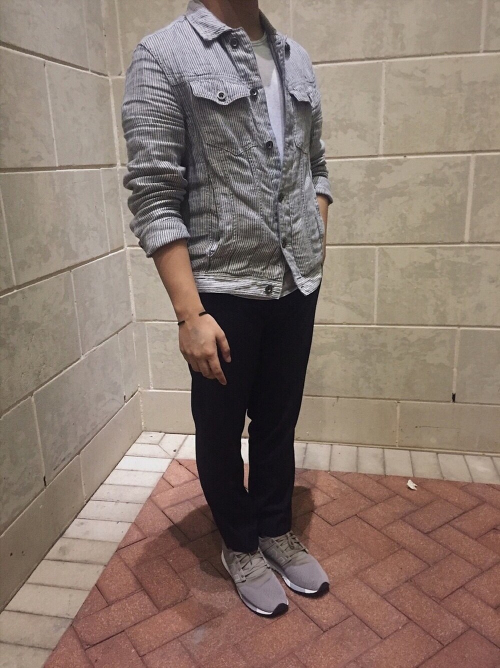 「casual、linen、trousers、sneakers、New Balance」｜「TOPMANのアイテム（スラックス、ブラック系）」を使った、Angelo さん（メンズ・178cm）の秋コーディネートの1枚目の写真