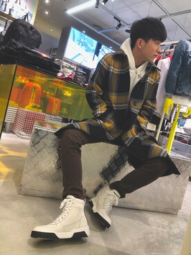 「DIESEL（ディーゼル）のアイテム（トレンチコート）」を使った、Hanedaさん（メンズ・181cm）の秋コーディネート