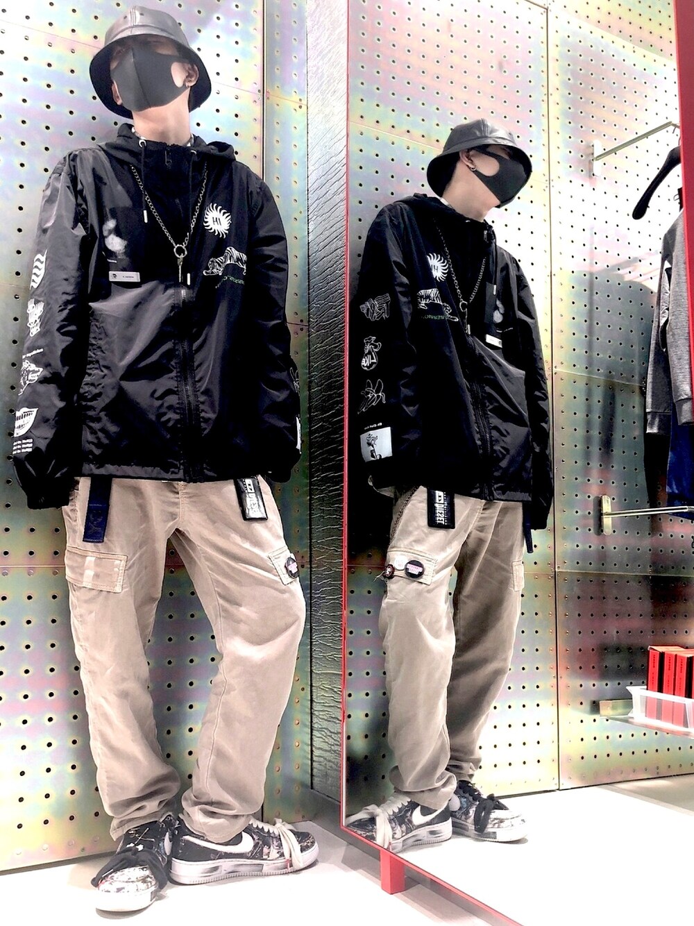 「ゆるコーデ、きれいめカジュアル、いいね、save、フォローお願いします🤑、ベージュ、カジュアル、ootd、ストリートコーデ、ミリタリーコーデ、はるコーデ、パーカー」｜「Y-3のY-3 BUCKET HAT（ハット、ブラック系）」を使った、Hanedaさん（メンズ・181cm）の春コーディネートの1枚目の写真