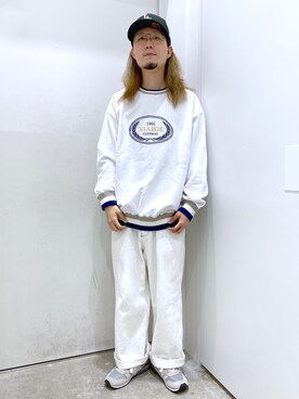 「エクストララージ」｜「アイテム（スウェット）」を使った、小川 礼偉さん（メンズ・170cm）の秋コーディネート