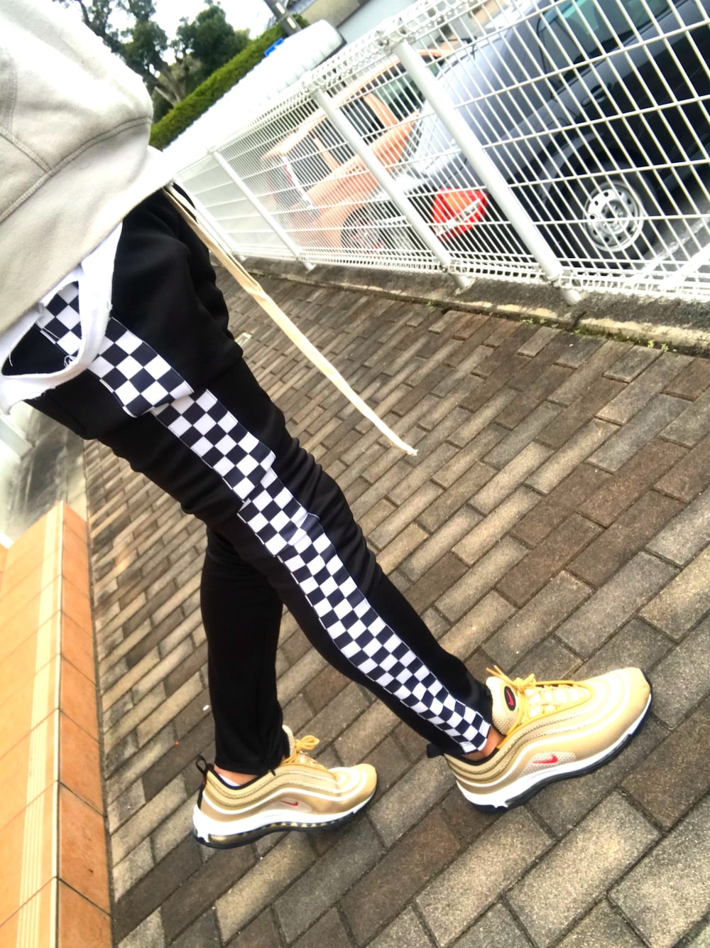 「ootd、EPTM.、NIKE、boy、fashionable、H&M、FOREVER 21、TOMMY HILFIGER、street、ストリート」｜「EPTMのアイテム（その他パンツ、ブラック系）」を使った、Daisuke  Kojimaさん（メンズ・180cm）の冬コーディネートの1枚目の写真
