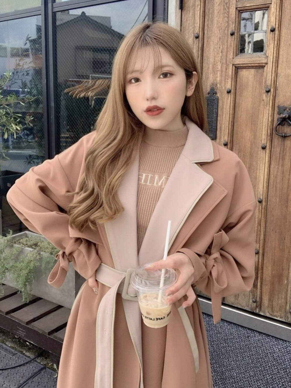 AWレイヤードライクデザインコートを使った人気ファッション