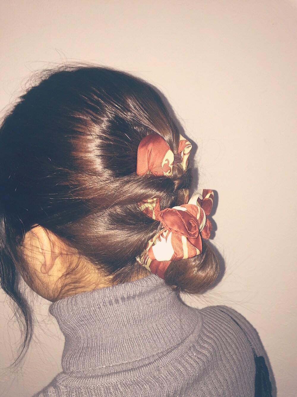 「ヘアアレンジ、ヘアースタイル、hair、hairarrange、バンダナ、スカーフ、スカーフアレンジ」｜「coenのアイテム（バンダナ/スカーフ、オレンジ系）」を使った、ちょちょりさん（レディース・160cm）の冬コーディネートの1枚目の写真
