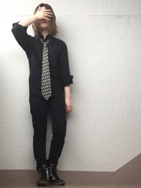 ネクタイを使った 黒シャツ のレディース人気ファッションコーディネート Wear
