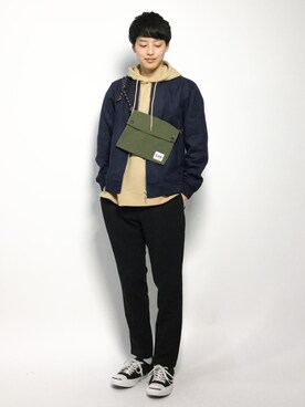 ショルダーバッグを使った ベージュパーカー の人気ファッションコーディネート ユーザー ショップスタッフ Wear